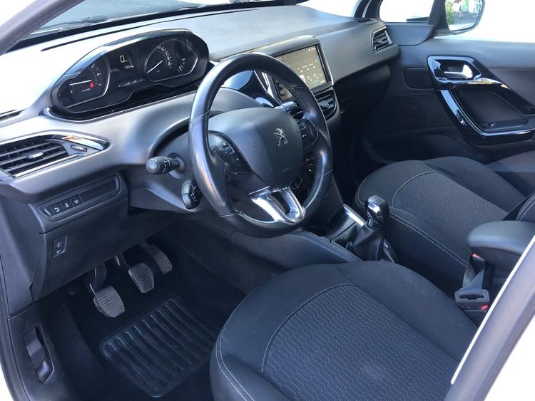 voiture occasion PEUGEOT 208 à la Réunion disponible sur noutlauto.re