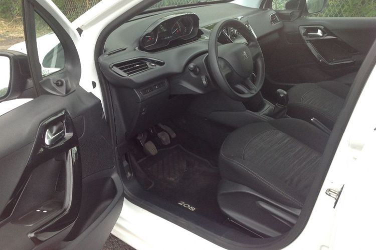 voiture occasion PEUGEOT 208 à la Réunion disponible sur noutlauto.re