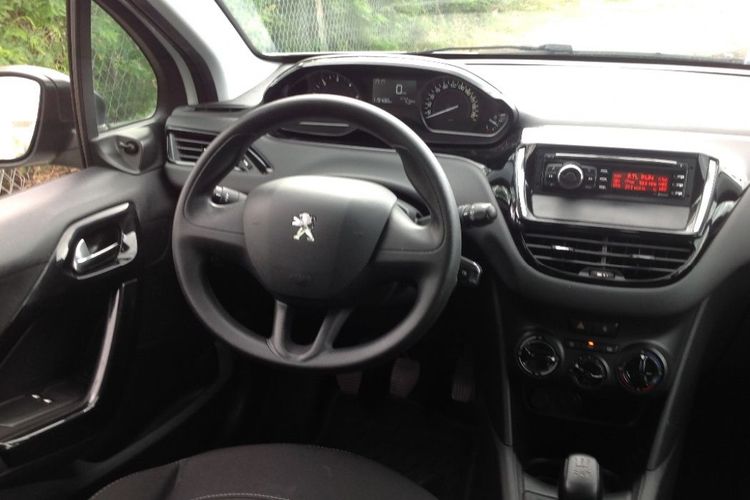 voiture occasion PEUGEOT 208 à la Réunion disponible sur noutlauto.re