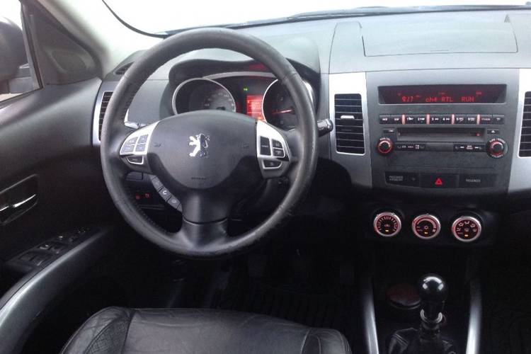 voiture occasion PEUGEOT 4007 à la Réunion disponible sur noutlauto.re