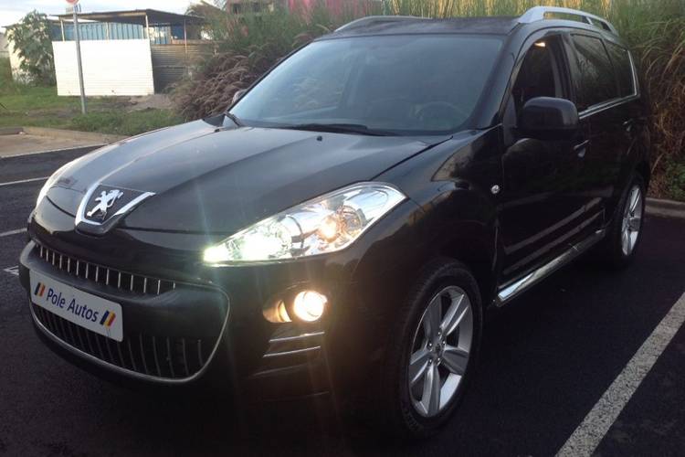 voiture occasion PEUGEOT 4007 à la Réunion disponible sur noutlauto.re