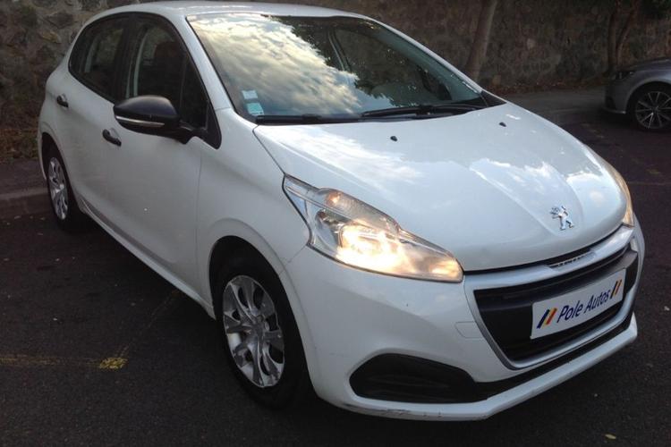 voiture occasion PEUGEOT 208 à la Réunion disponible sur noutlauto.re