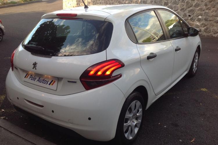 voiture occasion PEUGEOT 208 à la Réunion disponible sur noutlauto.re