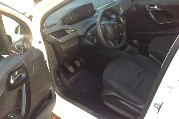 voiture occasion PEUGEOT 208 à la Réunion disponible sur noutlauto.re