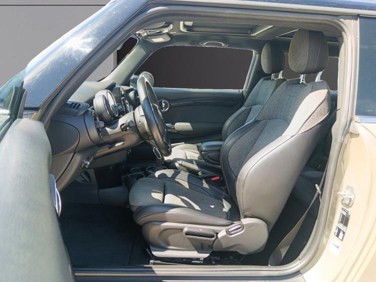 voiture occasion MINI HATCH 3 PORTES F56 LCI à la Réunion disponible sur noutlauto.re