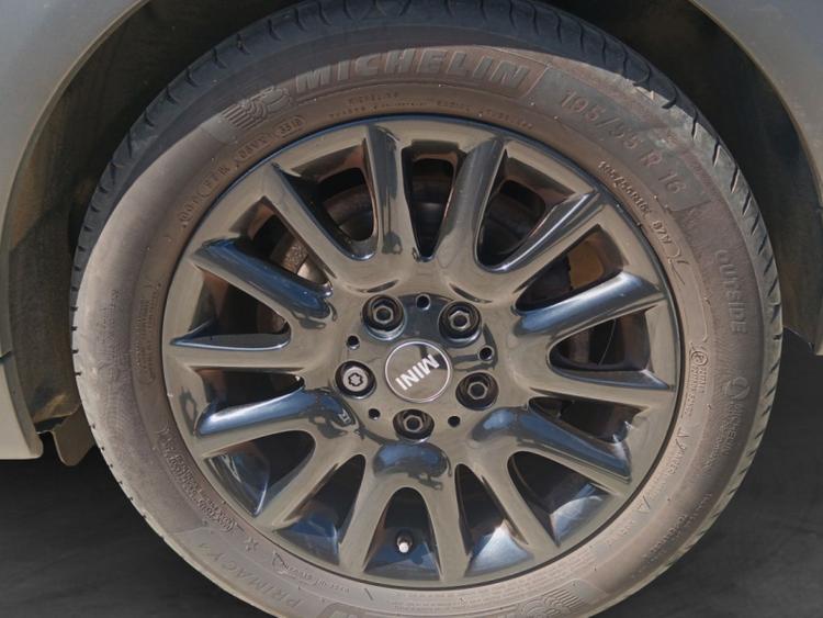 voiture occasion MINI HATCH 3 PORTES F56 LCI à la Réunion disponible sur noutlauto.re