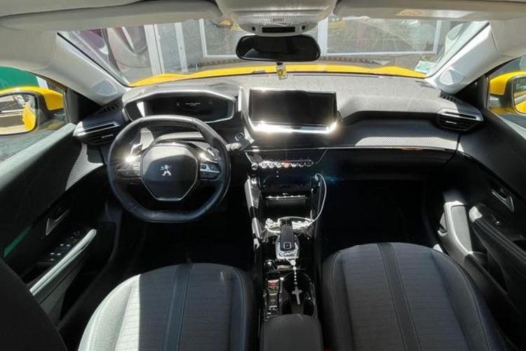 voiture occasion PEUGEOT 208 à la Réunion disponible sur noutlauto.re