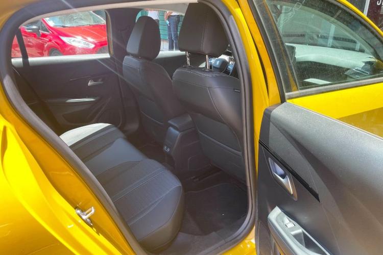 voiture occasion PEUGEOT 208 à la Réunion disponible sur noutlauto.re