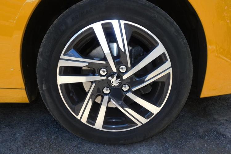 voiture occasion PEUGEOT 208 à la Réunion disponible sur noutlauto.re