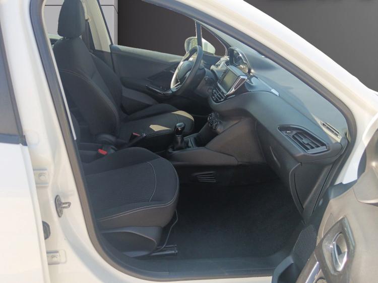 voiture occasion PEUGEOT 208 à la Réunion disponible sur noutlauto.re