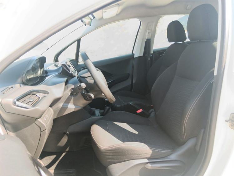 voiture occasion PEUGEOT 208 à la Réunion disponible sur noutlauto.re
