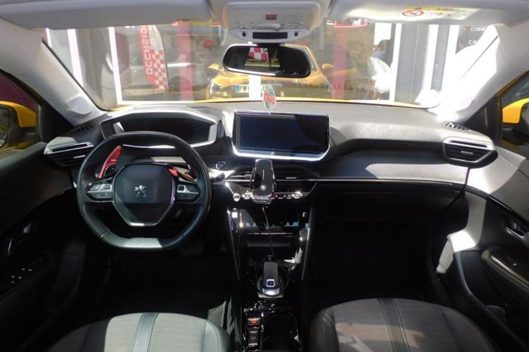voiture occasion PEUGEOT 208 à la Réunion disponible sur noutlauto.re