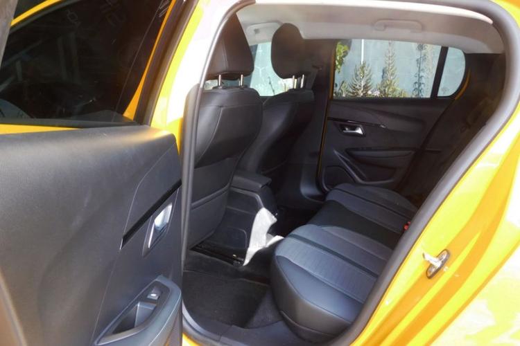 voiture occasion PEUGEOT 208 à la Réunion disponible sur noutlauto.re