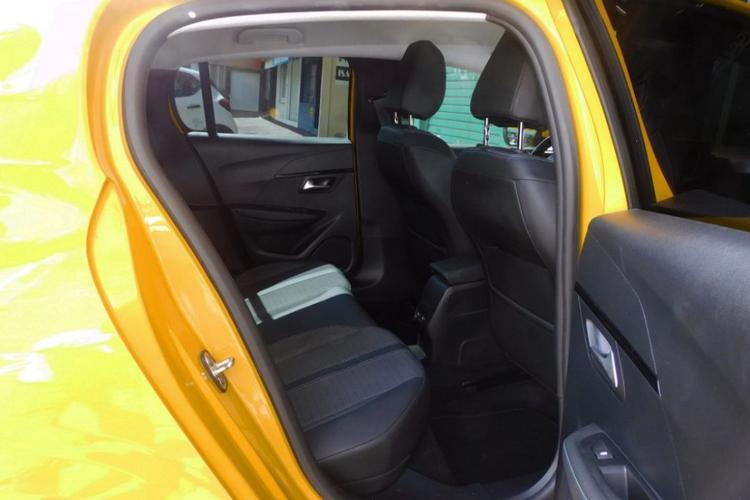 voiture occasion PEUGEOT 208 à la Réunion disponible sur noutlauto.re