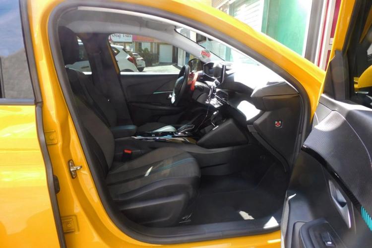 voiture occasion PEUGEOT 208 à la Réunion disponible sur noutlauto.re