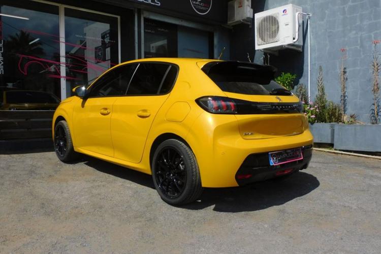 voiture occasion PEUGEOT 208 à la Réunion disponible sur noutlauto.re