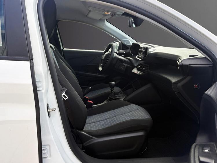 voiture occasion PEUGEOT 208 à la Réunion disponible sur noutlauto.re