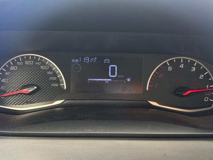 voiture occasion PEUGEOT 208 à la Réunion disponible sur noutlauto.re