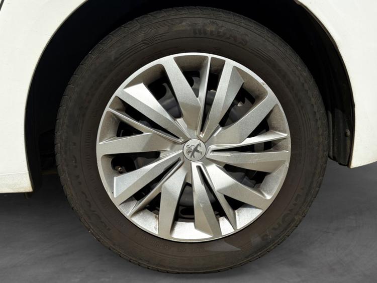 voiture occasion PEUGEOT 208 à la Réunion disponible sur noutlauto.re