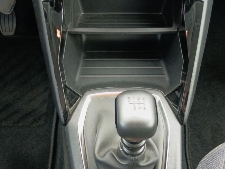 voiture occasion PEUGEOT 208 à la Réunion disponible sur noutlauto.re