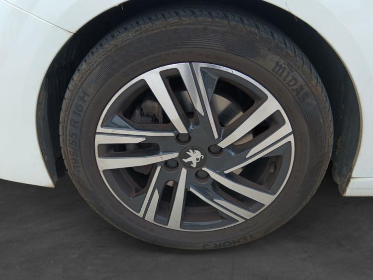 voiture occasion PEUGEOT 208 à la Réunion disponible sur noutlauto.re