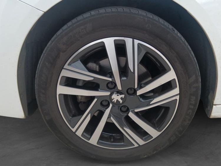 voiture occasion PEUGEOT 208 à la Réunion disponible sur noutlauto.re