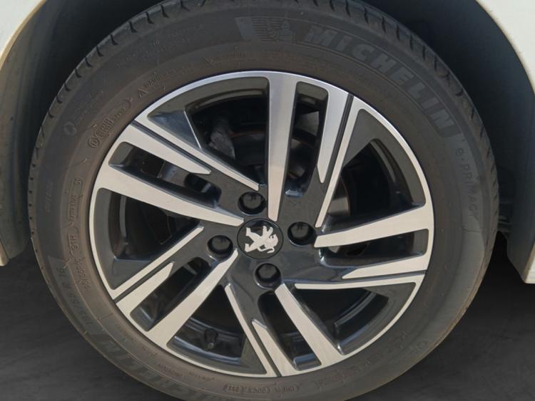 voiture occasion PEUGEOT 208 à la Réunion disponible sur noutlauto.re