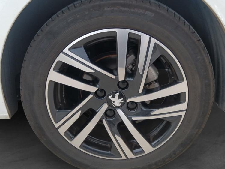 voiture occasion PEUGEOT 208 à la Réunion disponible sur noutlauto.re