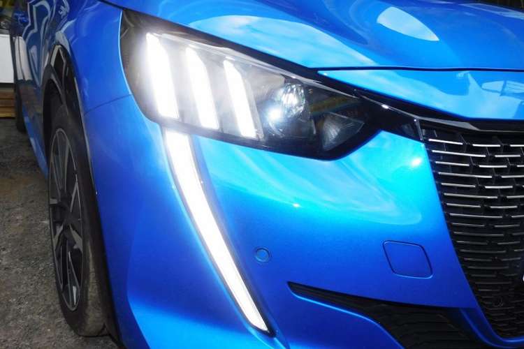 voiture occasion PEUGEOT 208 à la Réunion disponible sur noutlauto.re