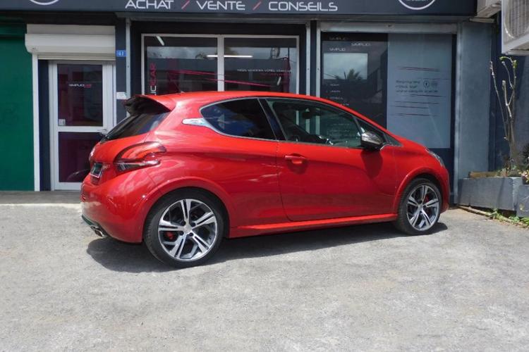 voiture occasion PEUGEOT 208 à la Réunion disponible sur noutlauto.re