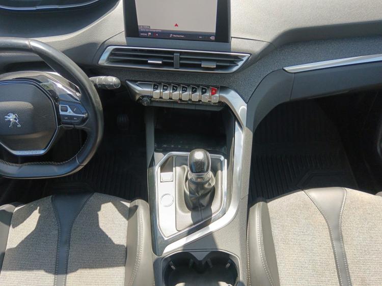 voiture occasion PEUGEOT 3008 à la Réunion disponible sur noutlauto.re