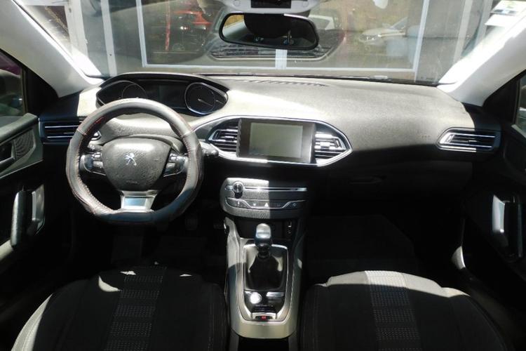 voiture occasion PEUGEOT 308 à la Réunion disponible sur noutlauto.re