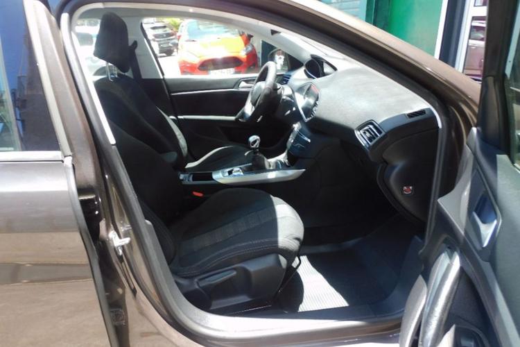 voiture occasion PEUGEOT 308 à la Réunion disponible sur noutlauto.re