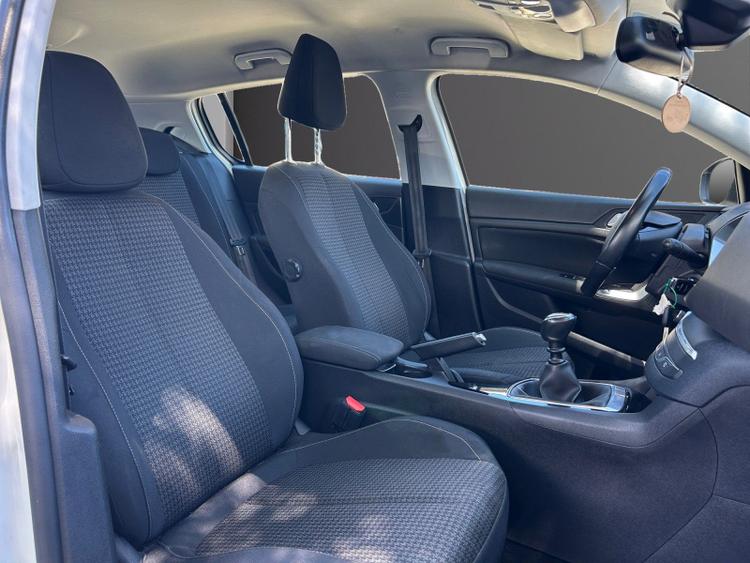 voiture occasion PEUGEOT 308 à la Réunion disponible sur noutlauto.re