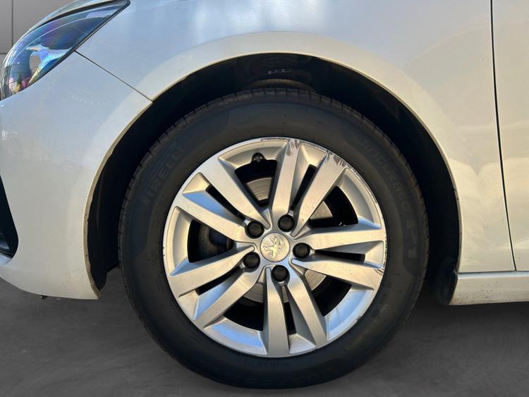 voiture occasion PEUGEOT 308 à la Réunion disponible sur noutlauto.re