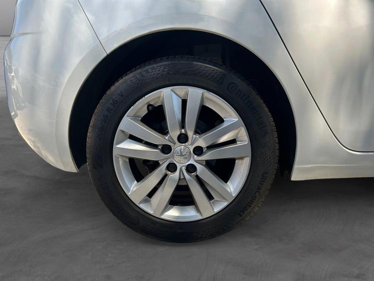 voiture occasion PEUGEOT 308 à la Réunion disponible sur noutlauto.re