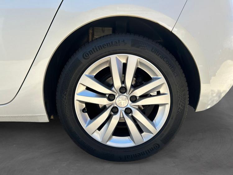 voiture occasion PEUGEOT 308 à la Réunion disponible sur noutlauto.re
