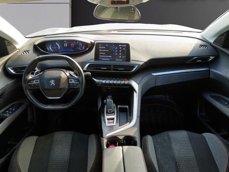 voiture occasion PEUGEOT 5008 à la Réunion disponible sur noutlauto.re
