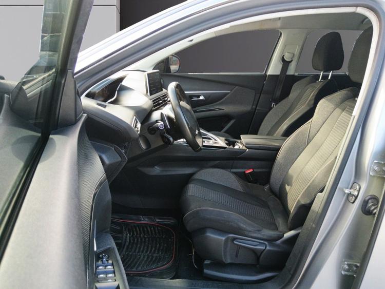 voiture occasion PEUGEOT 5008 à la Réunion disponible sur noutlauto.re