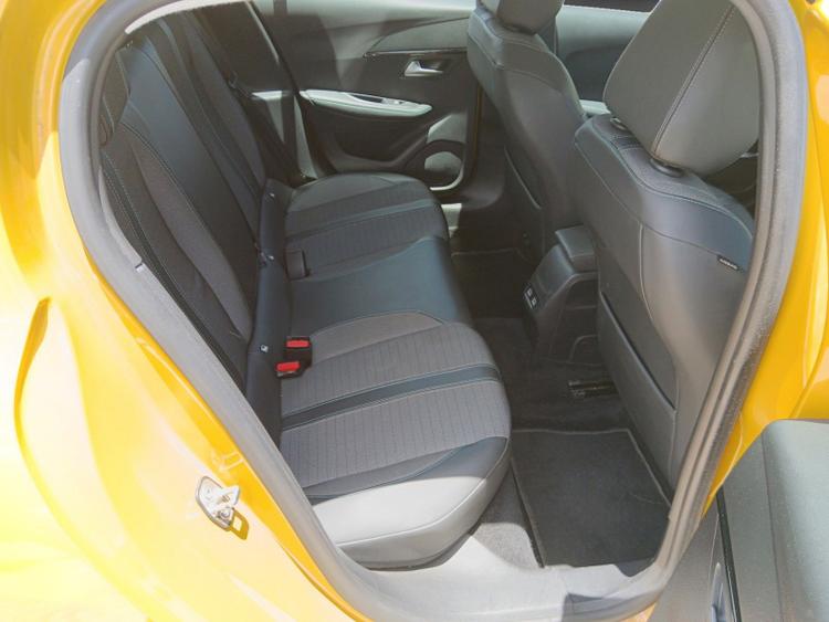 voiture occasion PEUGEOT 208 à la Réunion disponible sur noutlauto.re