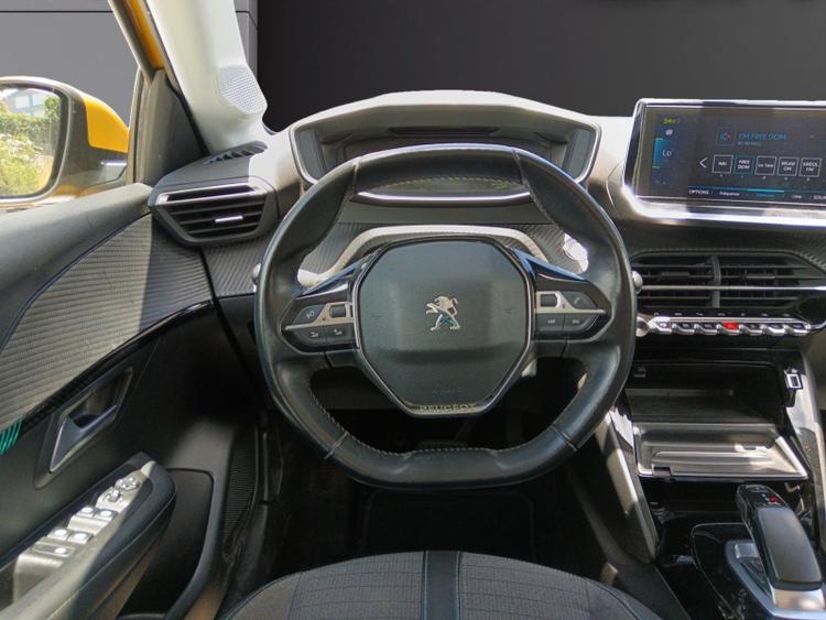 voiture occasion PEUGEOT 208 à la Réunion disponible sur noutlauto.re