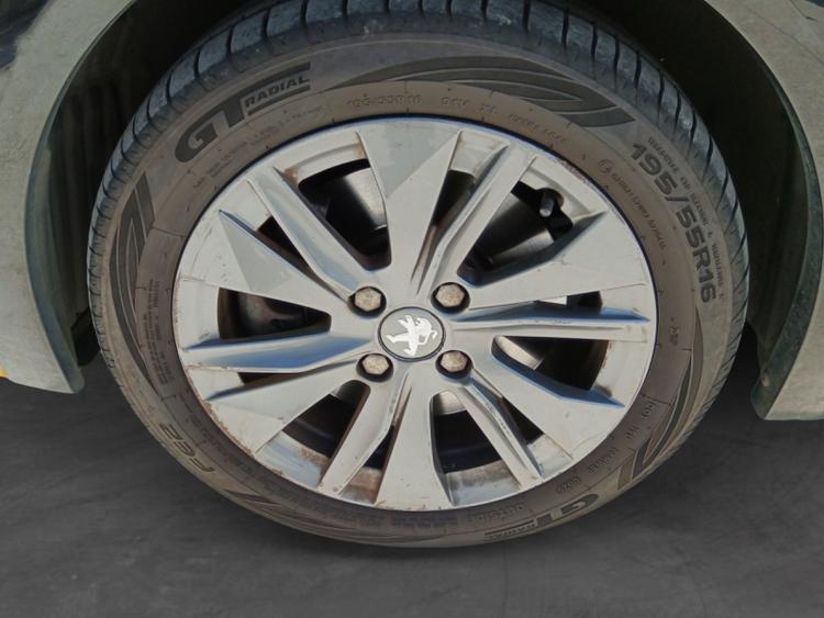 voiture occasion PEUGEOT 208 à la Réunion disponible sur noutlauto.re