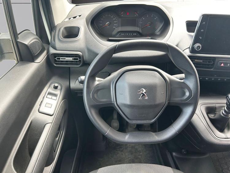 voiture occasion PEUGEOT PARTNER FOURGON à la Réunion disponible sur noutlauto.re