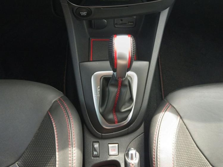 voiture occasion RENAULT CLIO IV à la Réunion disponible sur noutlauto.re