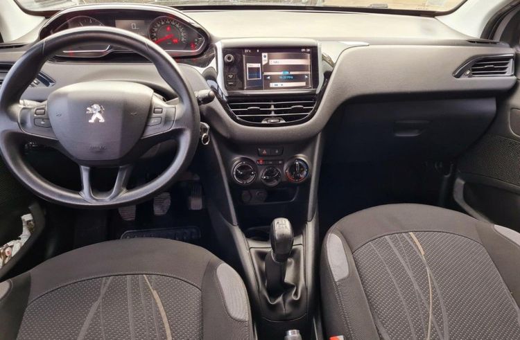 voiture occasion PEUGEOT 208 à la Réunion disponible sur noutlauto.re