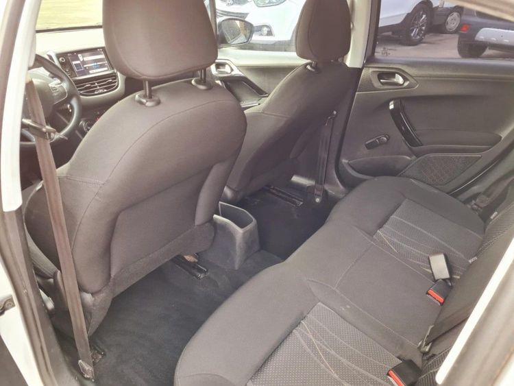 voiture occasion PEUGEOT 208 à la Réunion disponible sur noutlauto.re