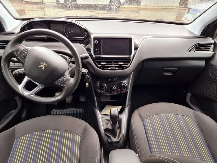 voiture occasion PEUGEOT 208 à la Réunion disponible sur noutlauto.re