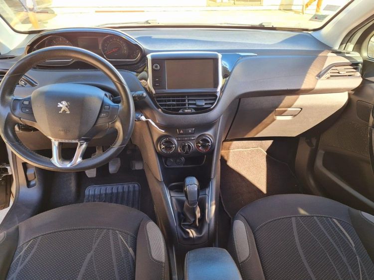 voiture occasion PEUGEOT 208 à la Réunion disponible sur noutlauto.re