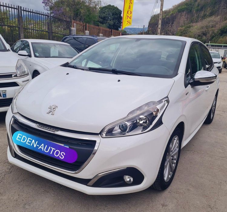 voiture occasion PEUGEOT 208 à la Réunion disponible sur noutlauto.re