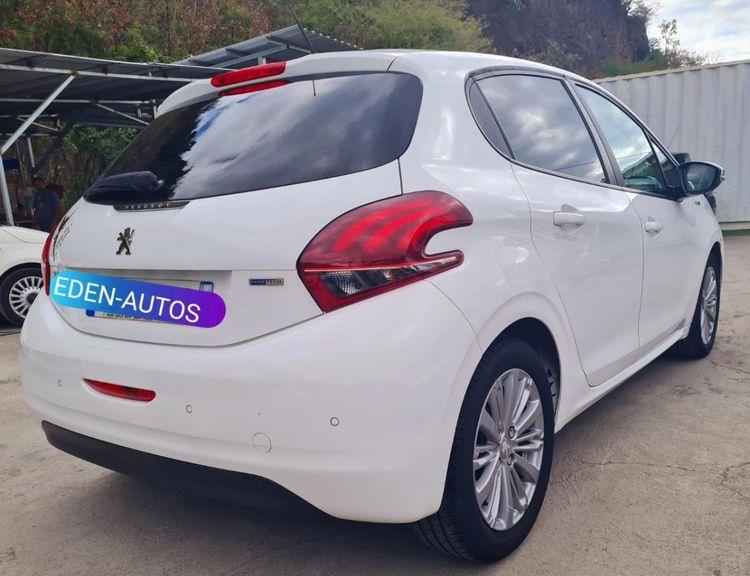 voiture occasion PEUGEOT 208 à la Réunion disponible sur noutlauto.re